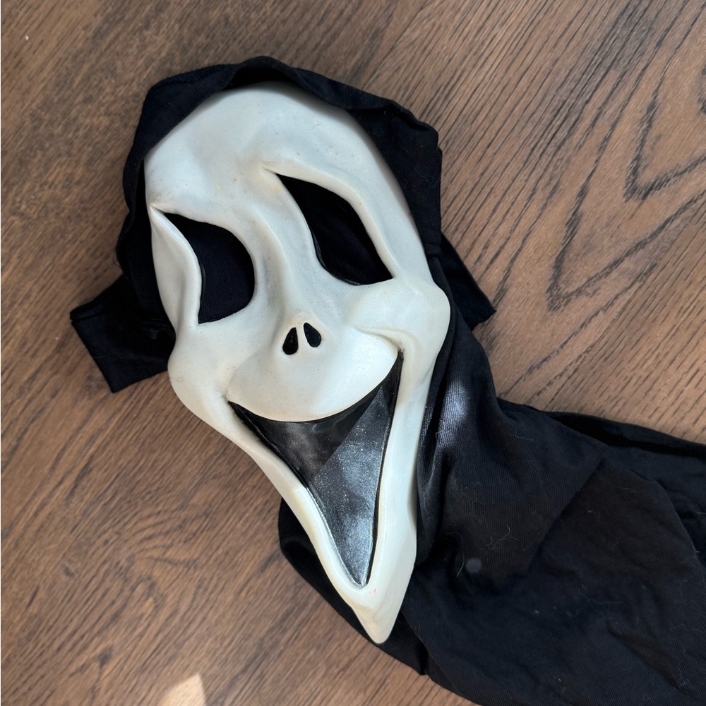 Rare Ghost Face mask fun world vintage y2k scream - scary movie glow in the dark
